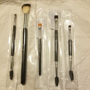 5 set of Authentic Anastasia Beverly Hills brushes